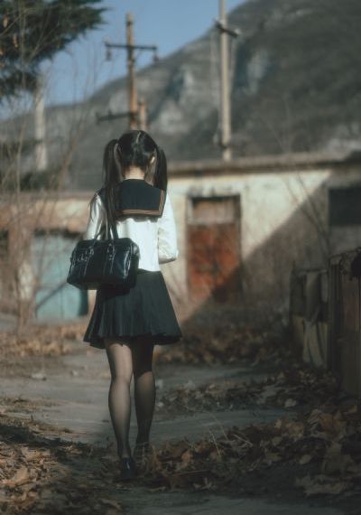 性乳燕三级在线观看_电影无删减版